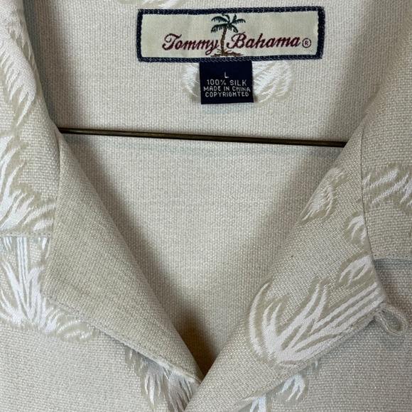 Tommy Bahama 100% silk casual dress shirt - Picture 2 of 3